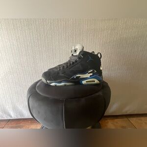 Nike air Jordan jumpman mvp youth size 7 black and blue